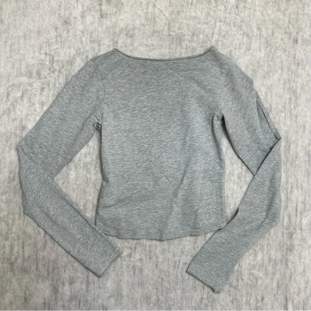 Brandy Melville Gina Long Sleeve - Picture 2 of 3